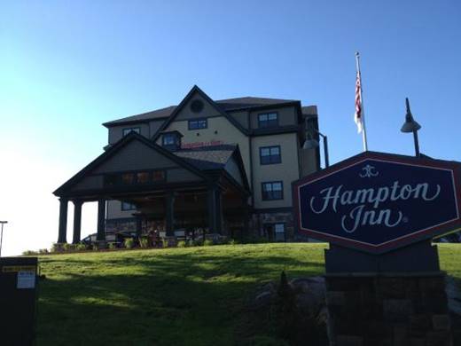 https://media-cdn.tripadvisor.com/media/photo-s/08/4d/91/56/hampton-inn-bar-harbor.jpg