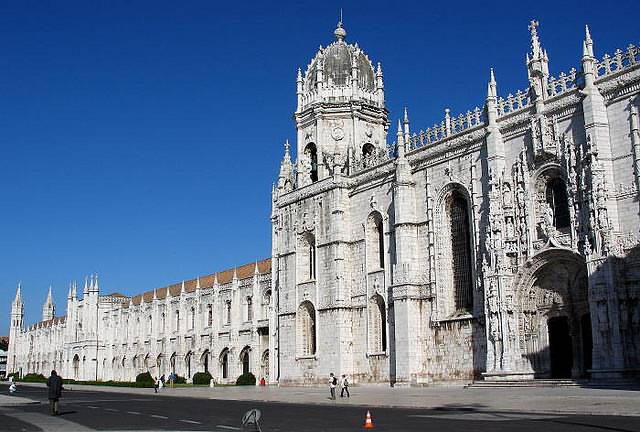 https://www.askideas.com/media/81/Side-View-Of-Jeronimos-Monastery.jpg