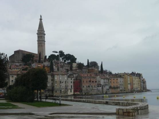 https://media-cdn.tripadvisor.com/media/photo-s/03/b7/4f/a6/saint-euphemia-cathedral.jpg