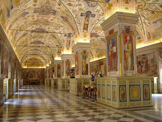 https://blogs-images.forbes.com/forbestravelguide/files/2013/03/TheVaticanMuseumsInterior_FB.jpg